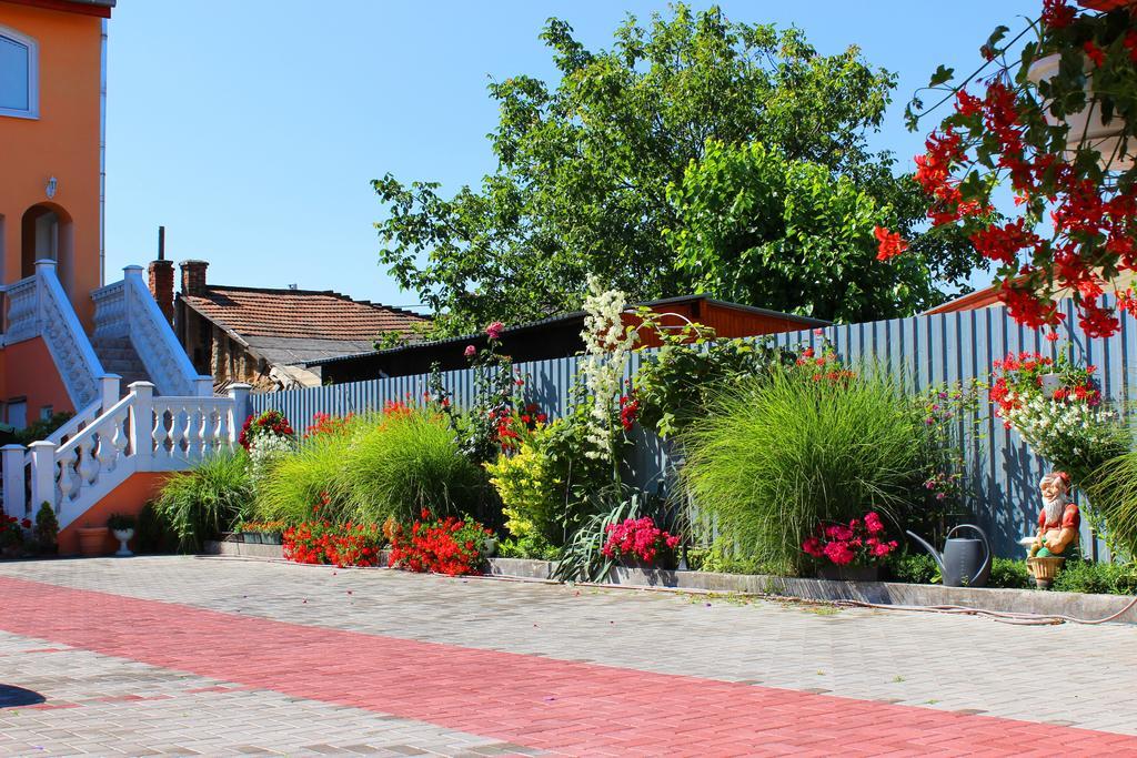 Studio Florida Štúrovo Dış mekan fotoğraf
