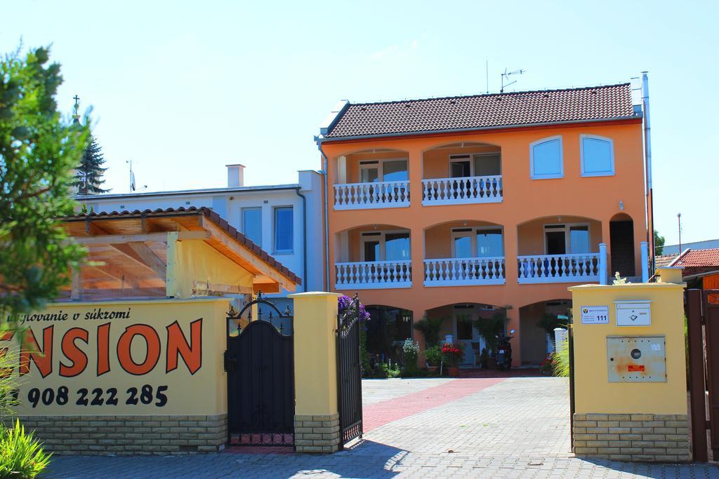 Studio Florida Štúrovo Dış mekan fotoğraf