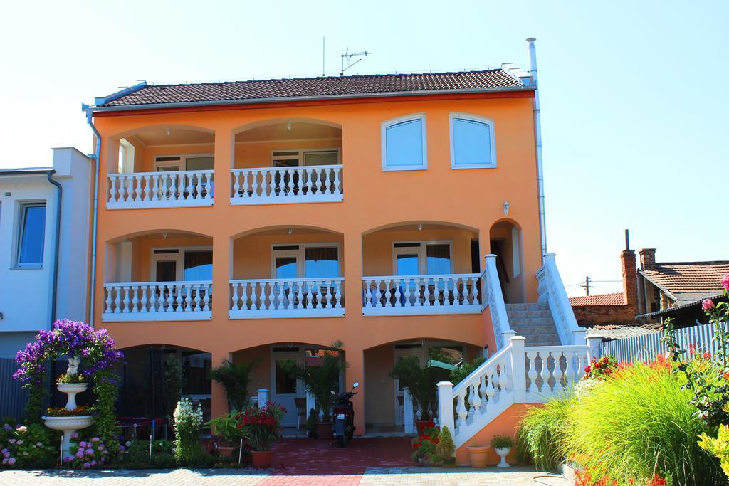 Studio Florida Štúrovo Dış mekan fotoğraf