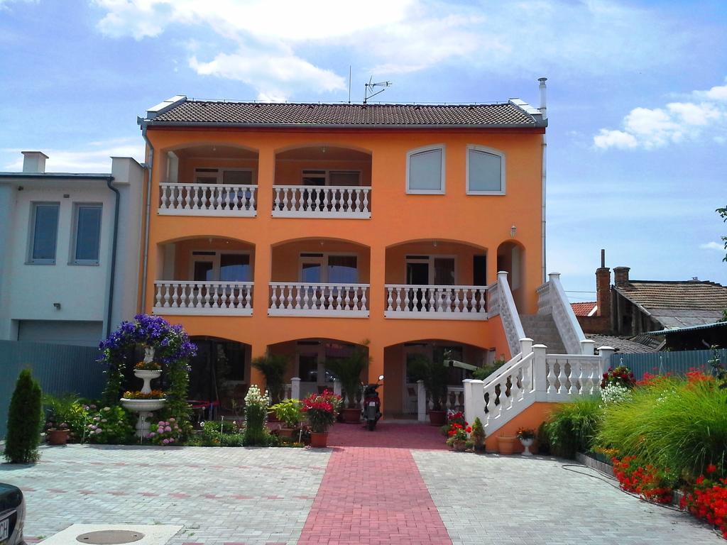 Studio Florida Štúrovo Dış mekan fotoğraf