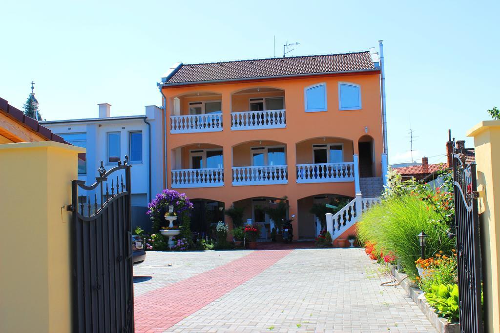Studio Florida Štúrovo Dış mekan fotoğraf